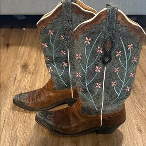 Old West Floral Embroidered Leather Boots
